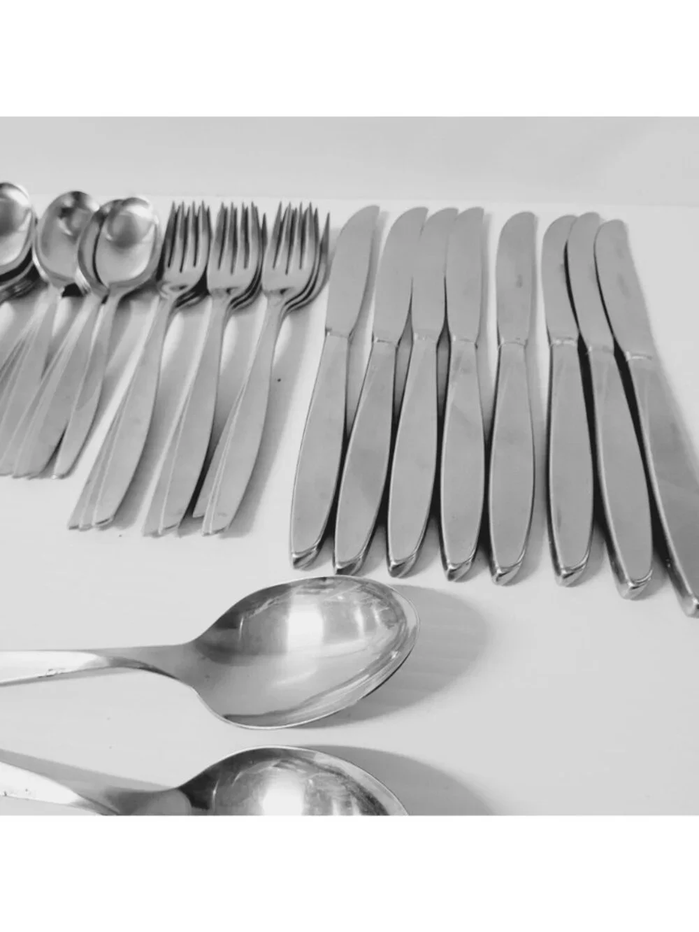 Insico Scope 50 PC Mid Century Modern Stainless Flatware Retro Twist Handles